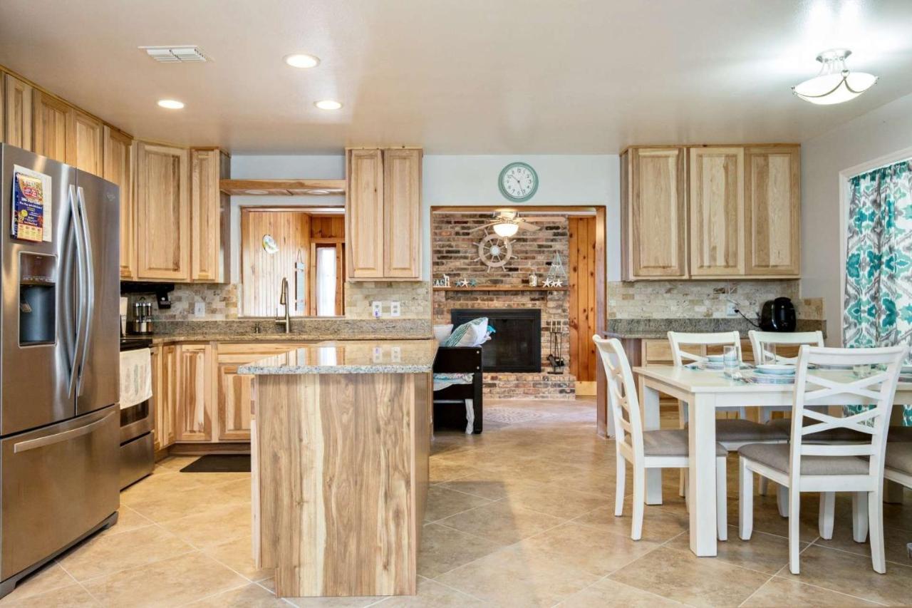 1050 Tompkins Drive Villa Порт Ориндж Екстериор снимка