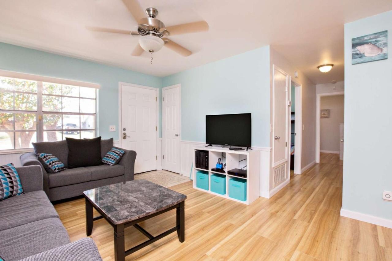 1050 Tompkins Drive Villa Порт Ориндж Екстериор снимка